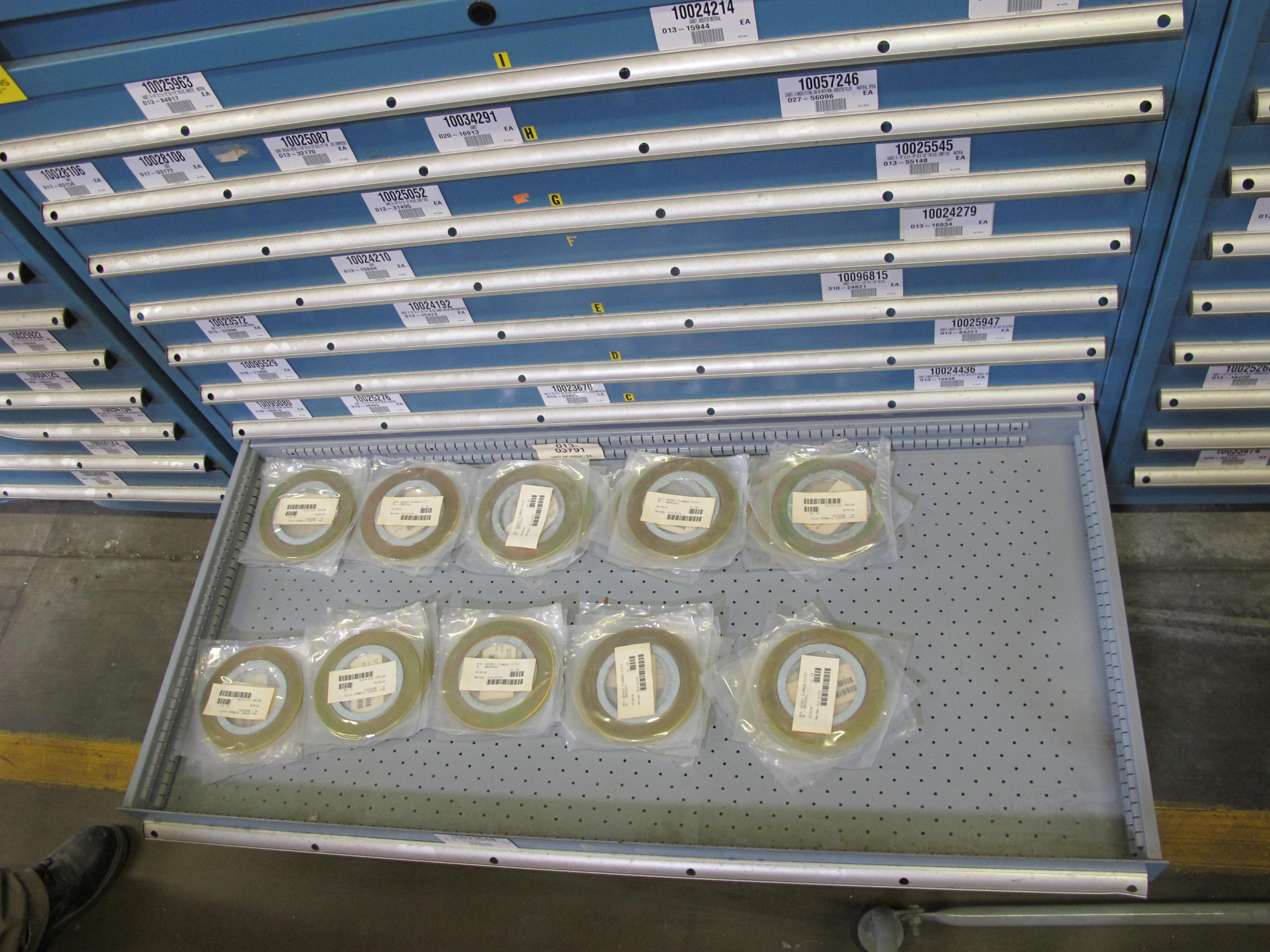 LISTA HEAVY DUTY 9-DRAWER PARTS CABINET W/ CONTENTS (W-50) LOADING & HANDLING FEE $25-